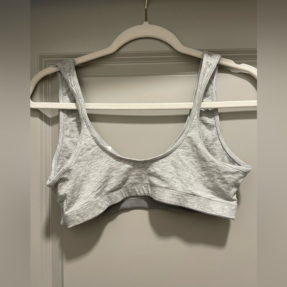 NWT Aerie Light Gray Sports Bra - Picture 4 of 4